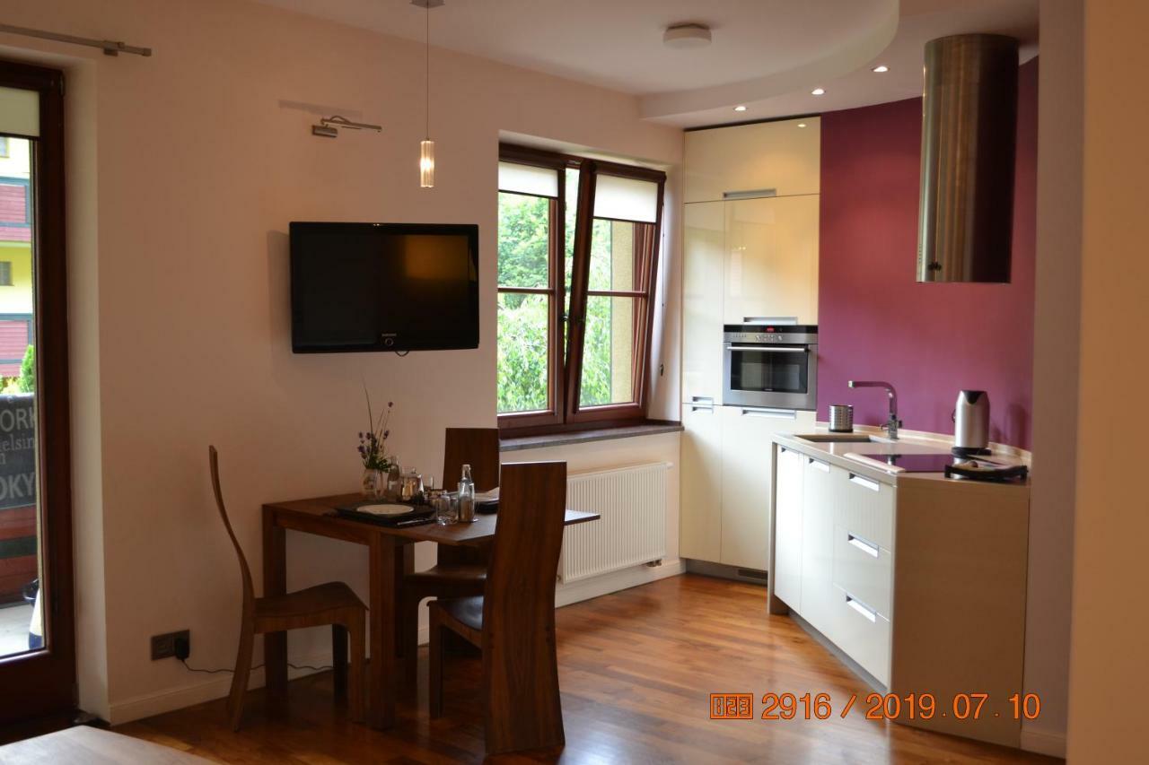 Apartament Parkowa Polana Z Ogrodem Lägenhet Polanica-Zdrój Exteriör bild