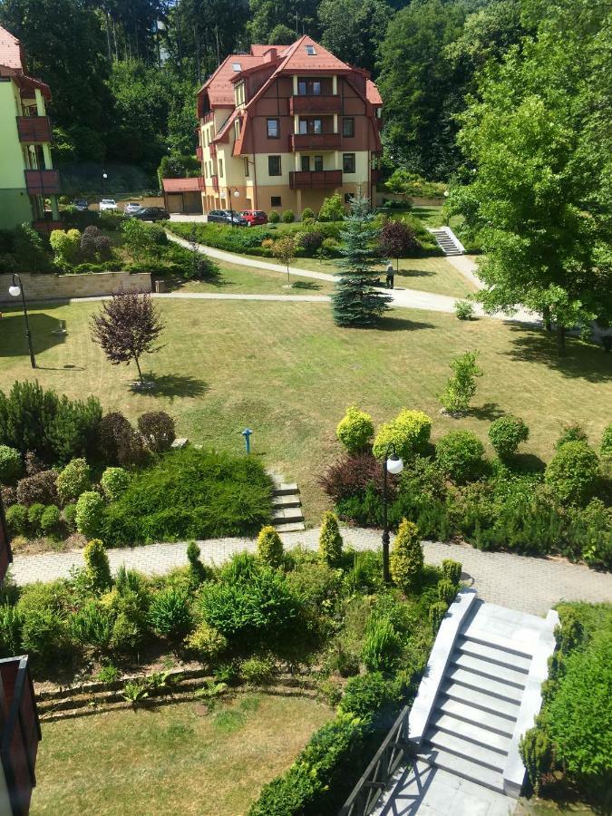 Apartament Parkowa Polana Z Ogrodem Lägenhet Polanica-Zdrój Exteriör bild