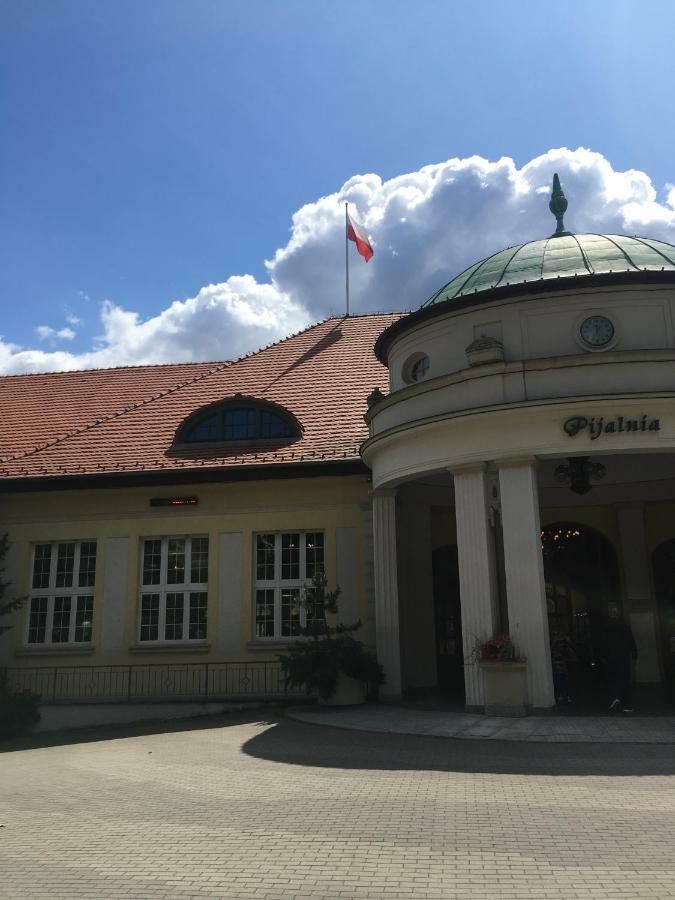 Apartament Parkowa Polana Z Ogrodem Lägenhet Polanica-Zdrój Exteriör bild