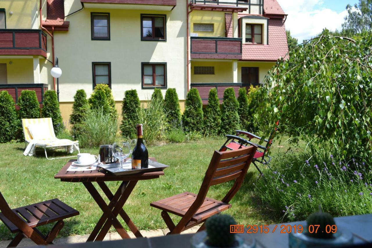 Apartament Parkowa Polana Z Ogrodem Lägenhet Polanica-Zdrój Exteriör bild